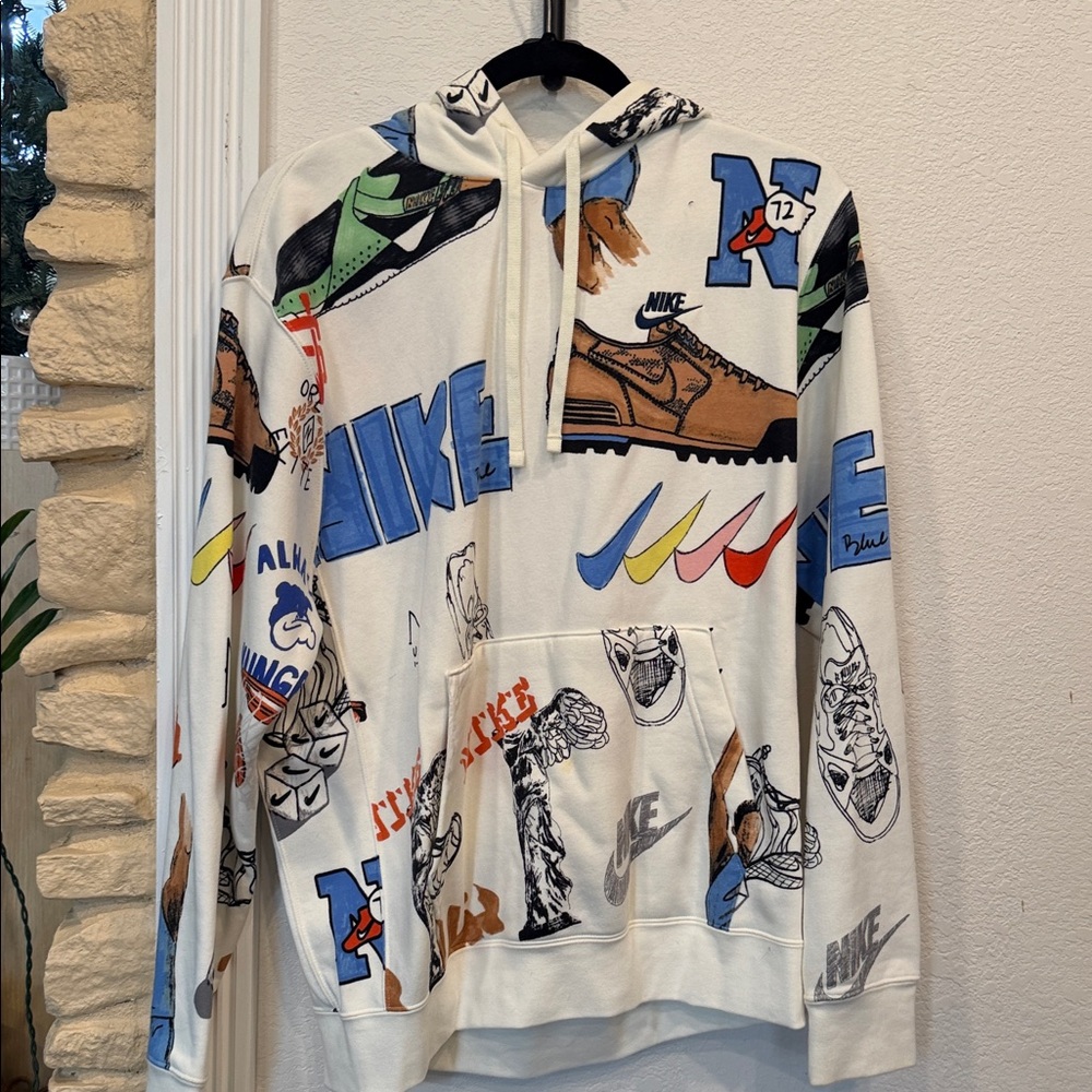 Nike Graphic Hoodie